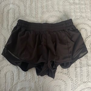 Lululemon hotty hot shorts 2.5